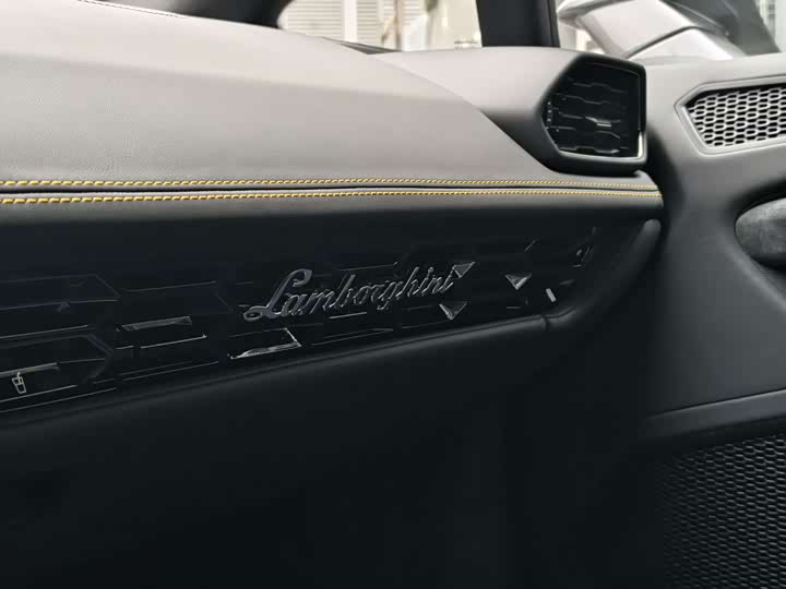 Фото 11 - Lamborghini Huracán