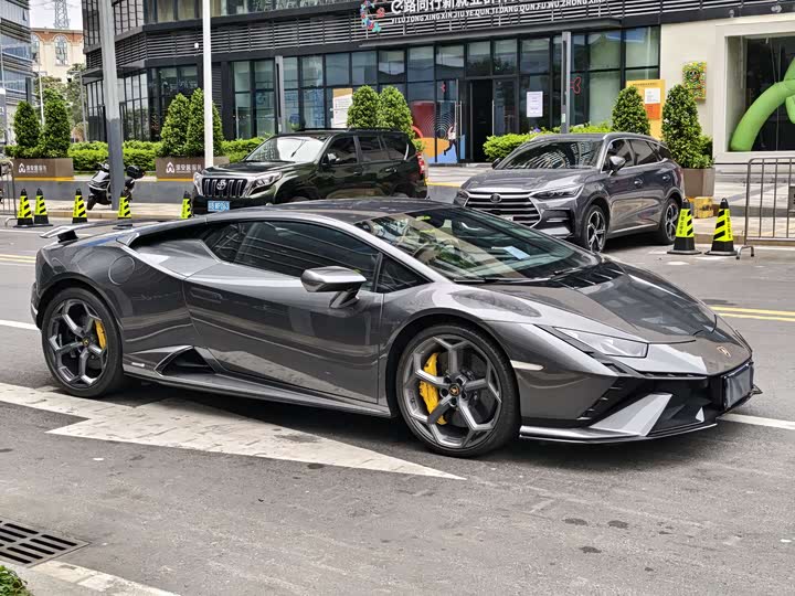 Фото 3 - Lamborghini Huracán