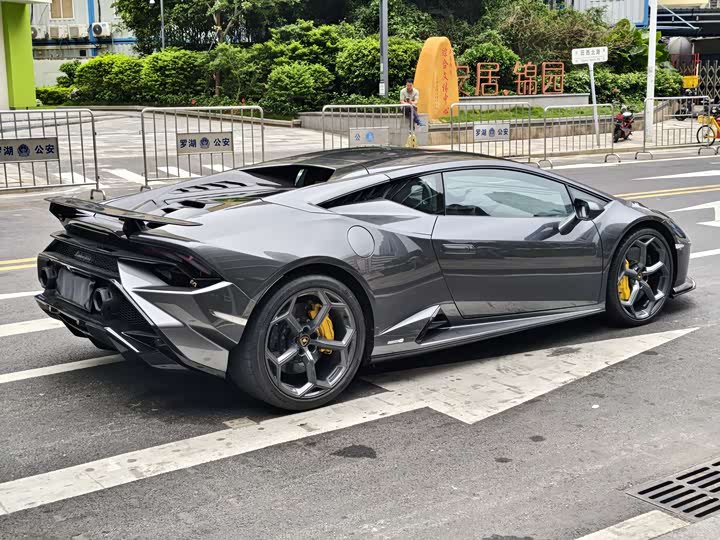 Фото 6 - Lamborghini Huracán