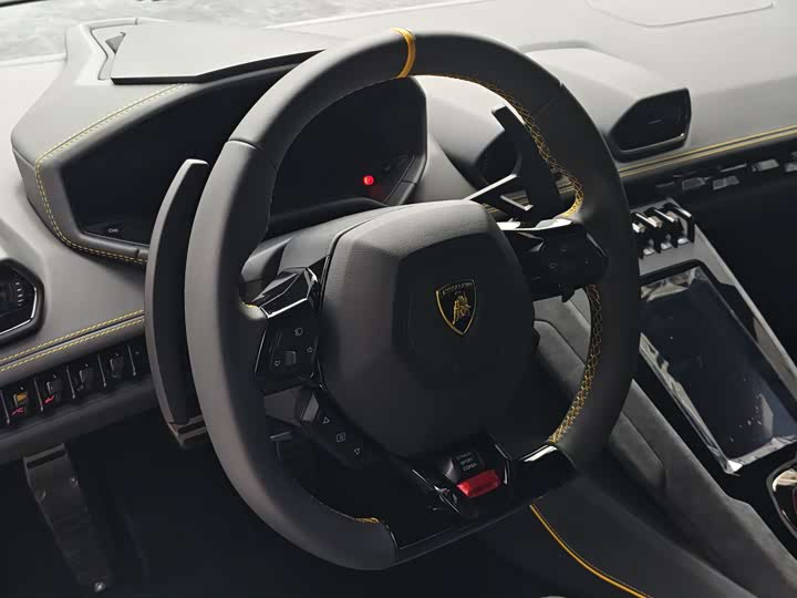 Фото 9 - Lamborghini Huracán