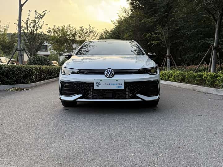 Фото 3 - Volkswagen Golf