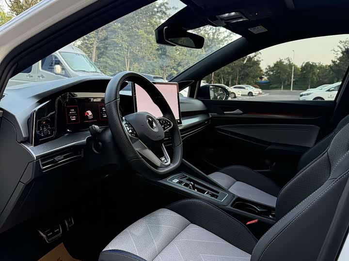 Фото 4 - Volkswagen Golf