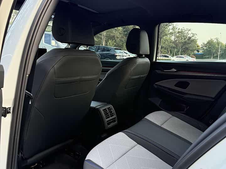 Фото 5 - Volkswagen Golf