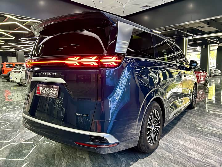 Фото 5 - Denza D9