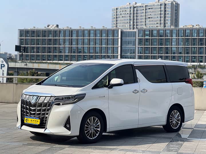 Фото 1 - Toyota Alphard
