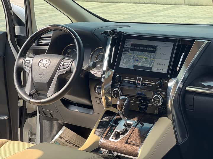 Фото 7 - Toyota Alphard