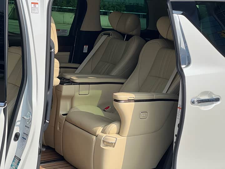 Фото 8 - Toyota Alphard