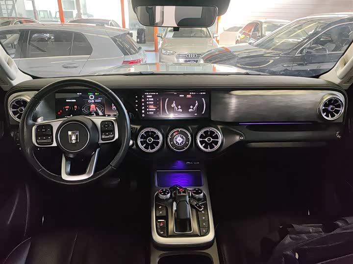 Фото 10 - Tank 300