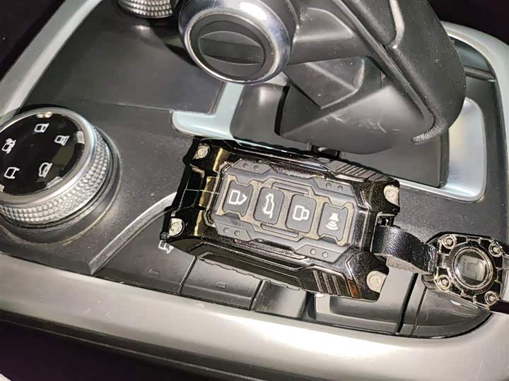 Фото 9 - Tank 300