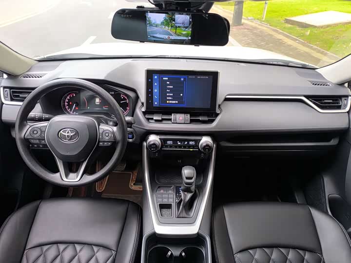 Фото 15 - Toyota RAV4