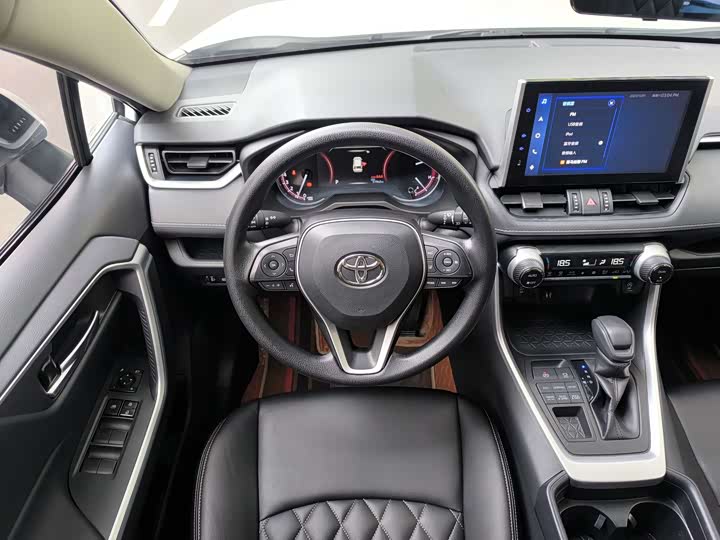 Фото 16 - Toyota RAV4