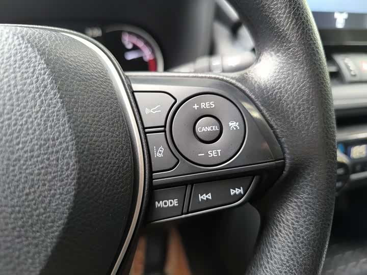 Фото 20 - Toyota RAV4