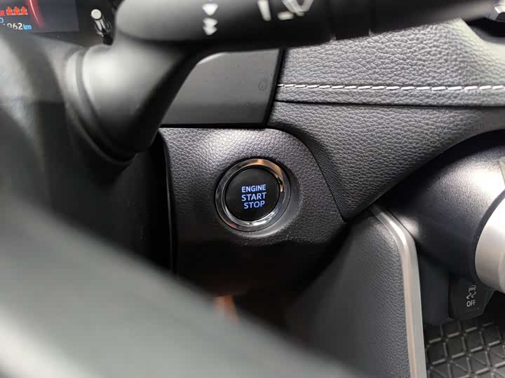 Фото 21 - Toyota RAV4