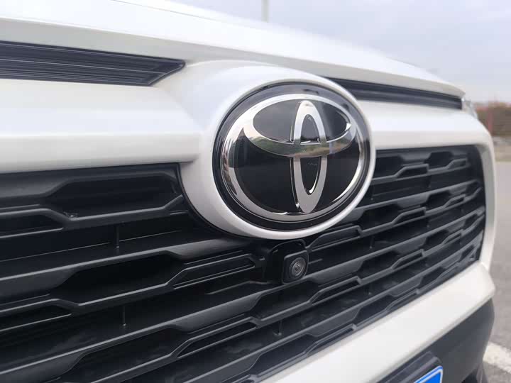 Фото 24 - Toyota RAV4