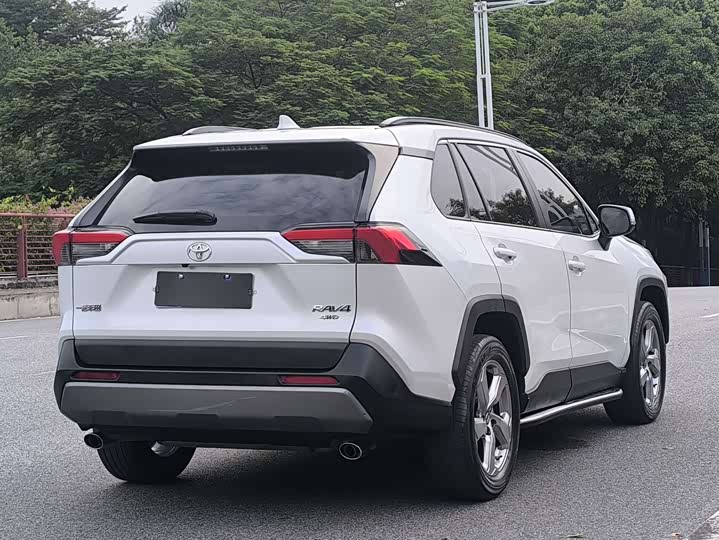 Фото 5 - Toyota RAV4