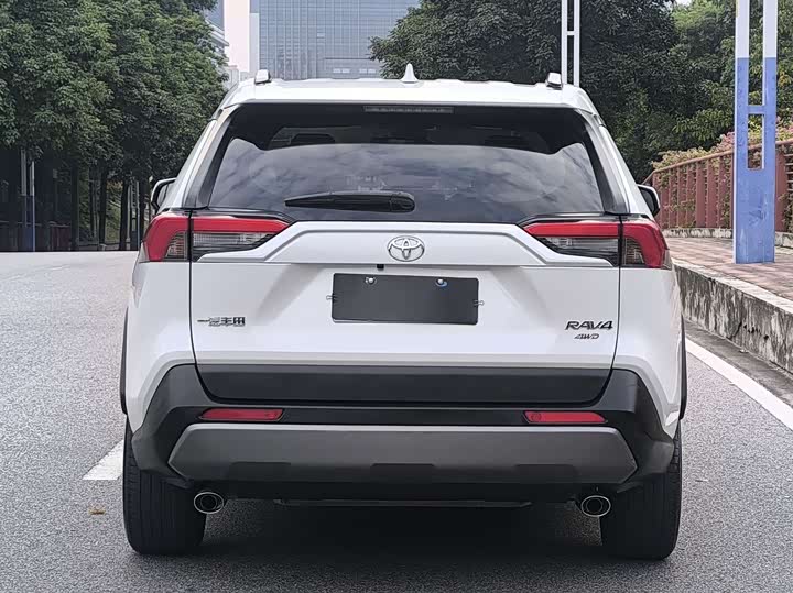 Фото 6 - Toyota RAV4
