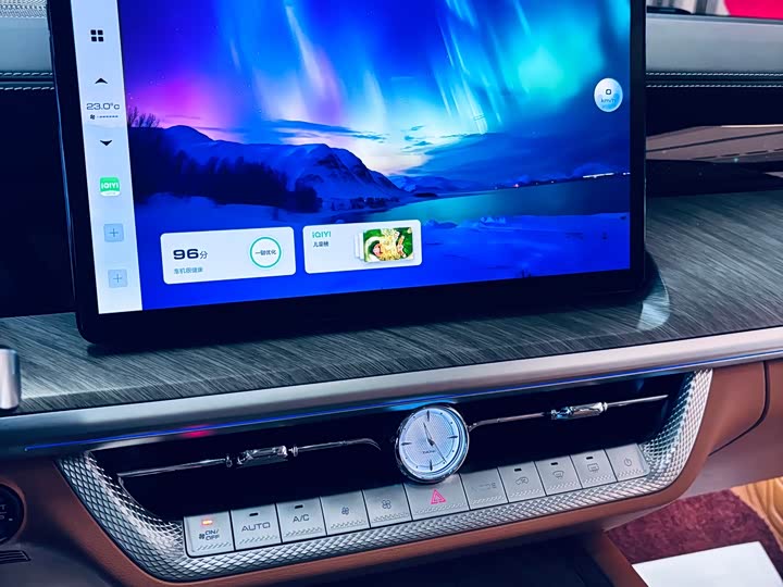 Фото 11 - Tank 500 Hybrid