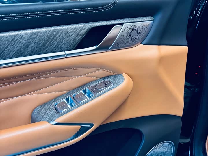 Фото 7 - Tank 500 Hybrid