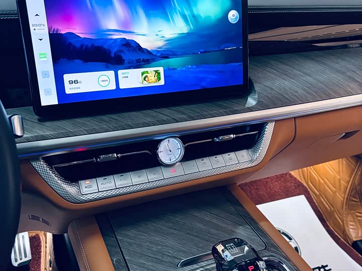 Фото 8 - Tank 500 Hybrid