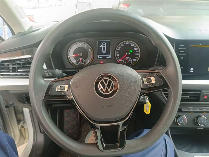 Фото 11 - Volkswagen Lavida