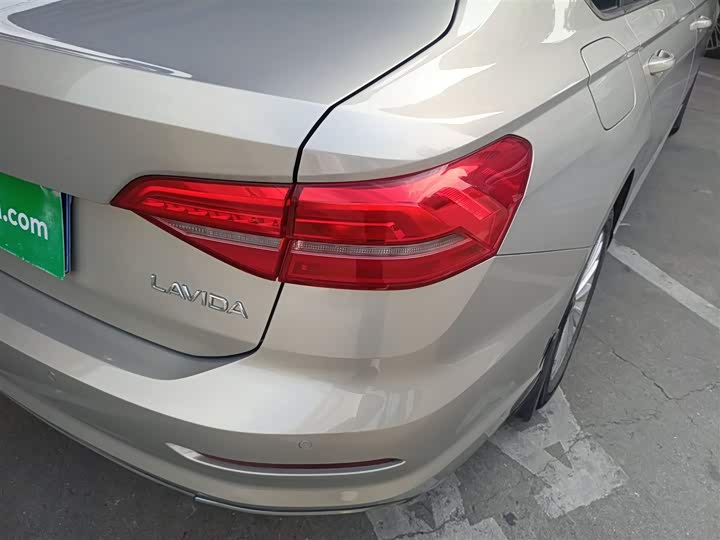 Фото 8 - Volkswagen Lavida