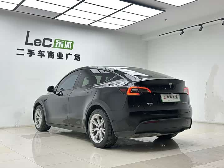 Фото 6 - Tesla Model Y