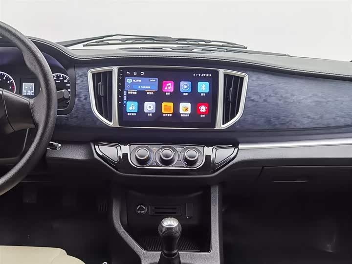 Фото 12 - Dongfeng Forthing Lingzhi M5