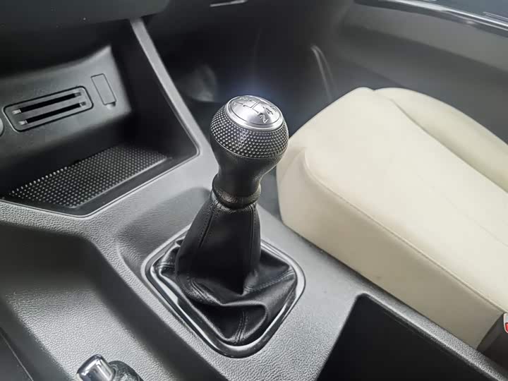 Фото 13 - Dongfeng Forthing Lingzhi M5