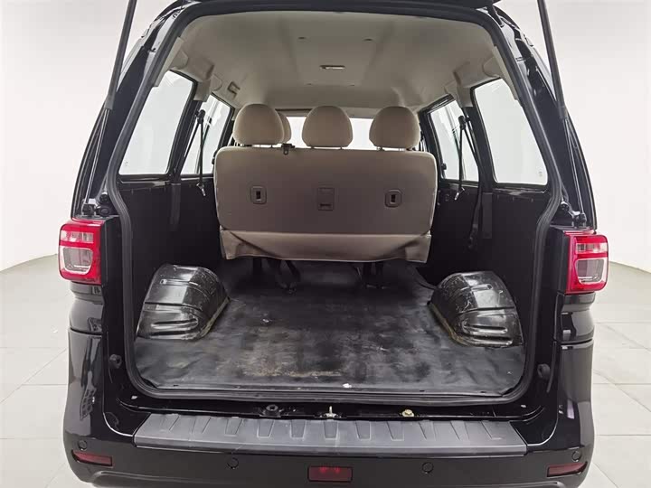 Фото 16 - Dongfeng Forthing Lingzhi M5