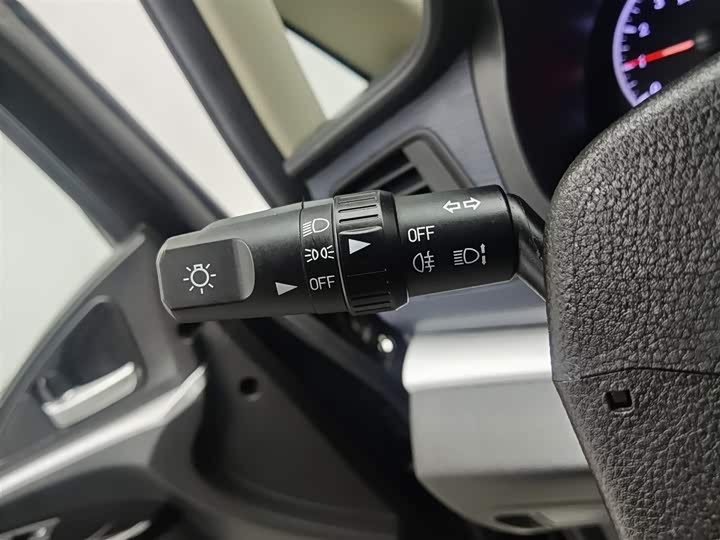 Фото 21 - Dongfeng Forthing Lingzhi M5