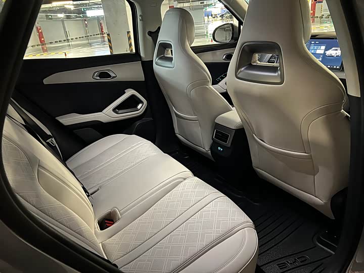 Фото 7 - BYD Yuan Up