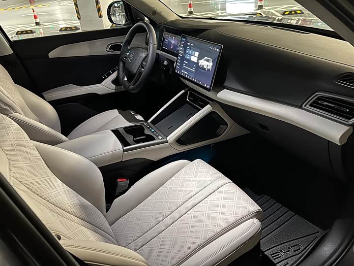 Фото 8 - BYD Yuan Up