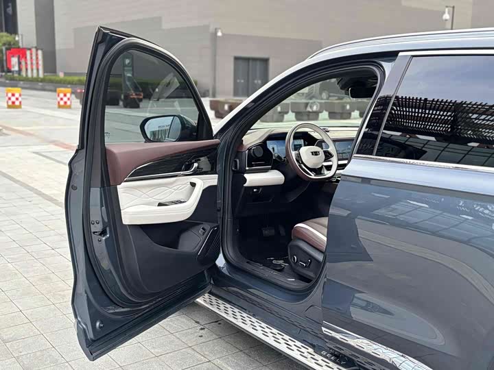 Фото 10 - Geely Monjaro