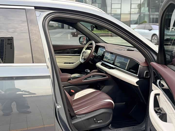 Фото 11 - Geely Monjaro