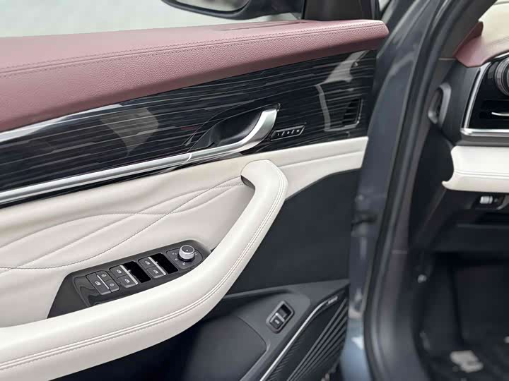 Фото 13 - Geely Monjaro