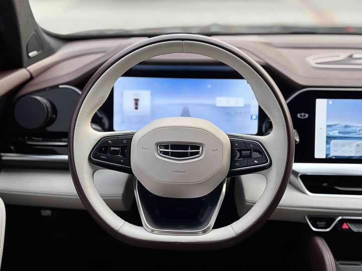 Фото 14 - Geely Monjaro