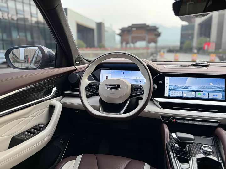 Фото 15 - Geely Monjaro