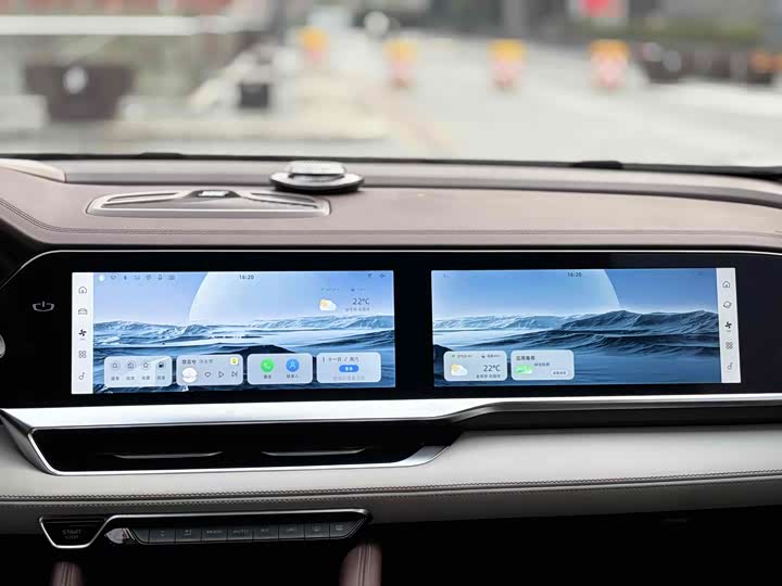 Фото 16 - Geely Monjaro