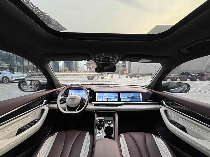 Фото 18 - Geely Monjaro