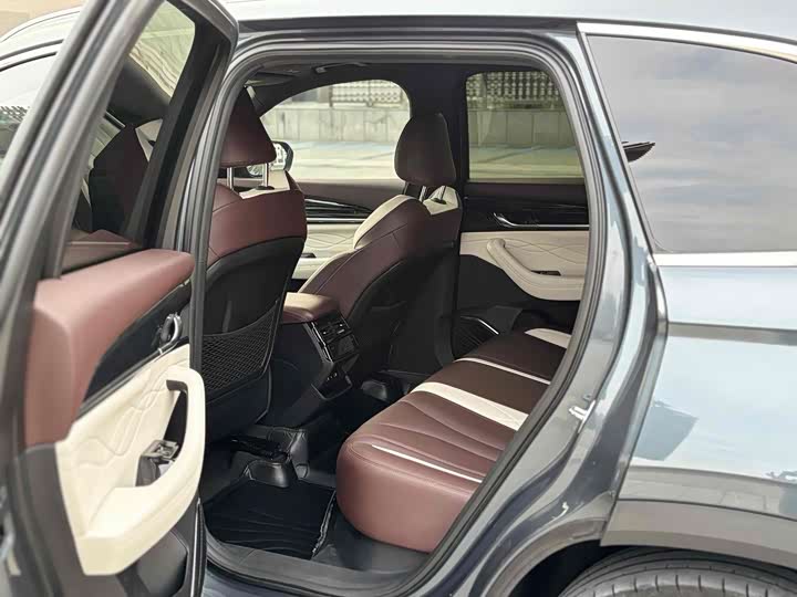 Фото 6 - Geely Monjaro