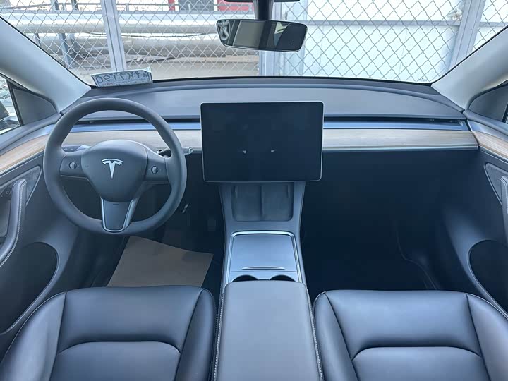 Фото 10 - Tesla Model Y