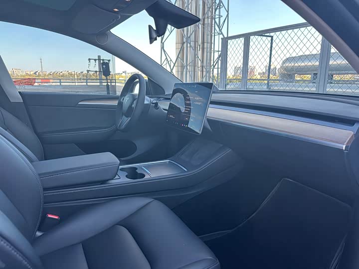 Фото 13 - Tesla Model Y