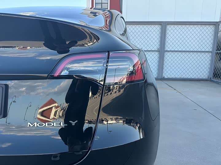 Фото 15 - Tesla Model Y