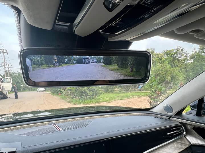 Фото 17 - Hongqi H9