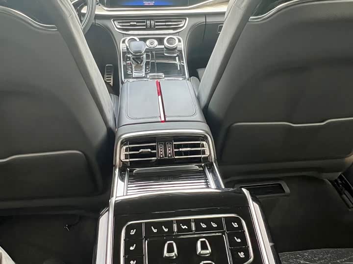 Фото 21 - Hongqi H9