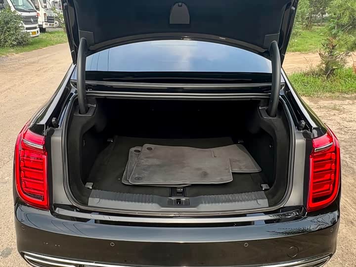 Фото 26 - Hongqi H9