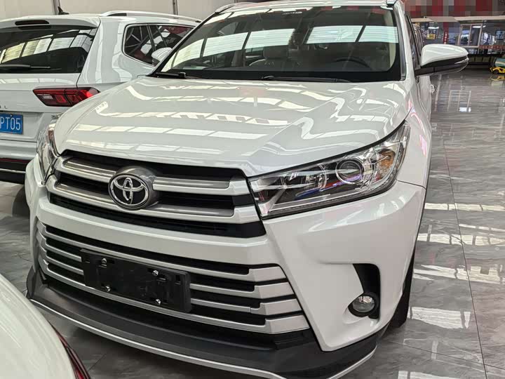 Фото 2 - Toyota Highlander