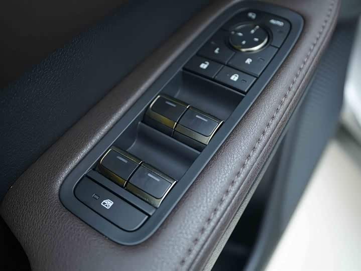 Фото 11 - Lexus RX