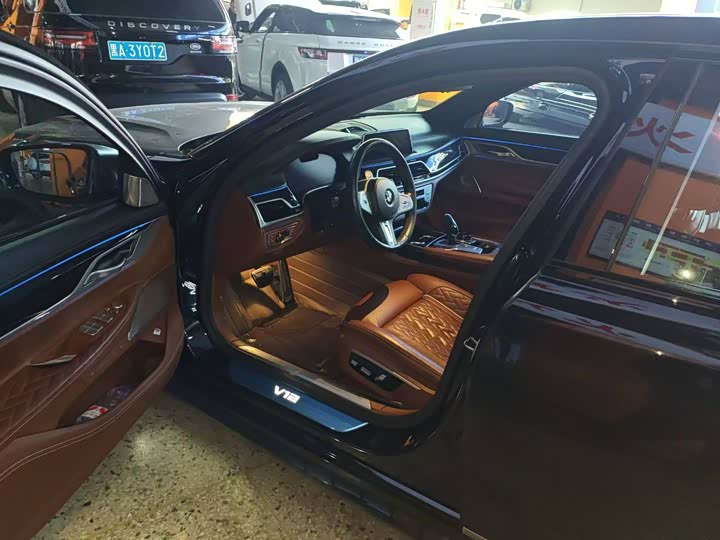 Фото 2 - BMW 7 Series