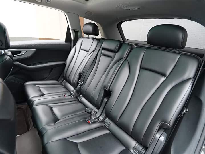 Фото 13 - Audi Q7